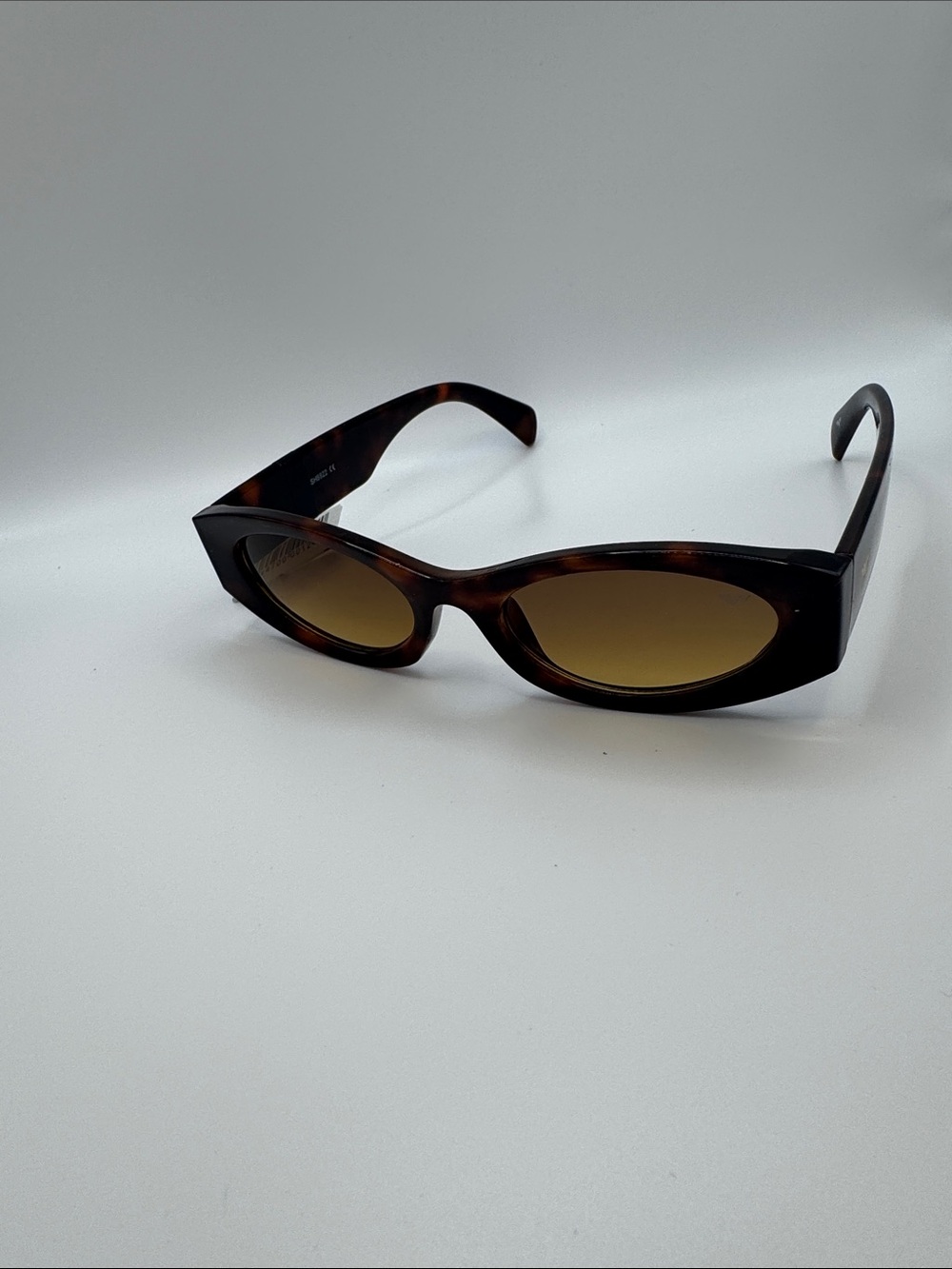 Tortoiseshell Women's Sunglasses - Brown Lenses - Picture 9 of 9